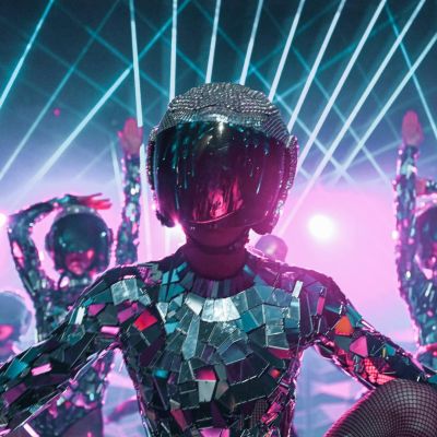 Dancers in reflective costumes during a show at the 168澳洲幸运5体彩官网 Europa-Park Resort.