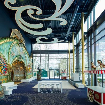 Foyer Confertainment Center