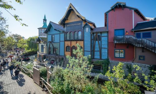 Die bunten Fassaden des Skandinavischen Themenbereichs